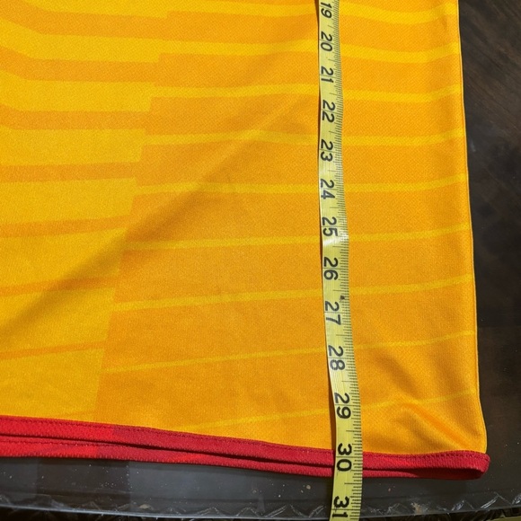 Kansas City Chiefs T-shirt Yellow Short Sleeve V-Neck Size M - Picture 6 of 6